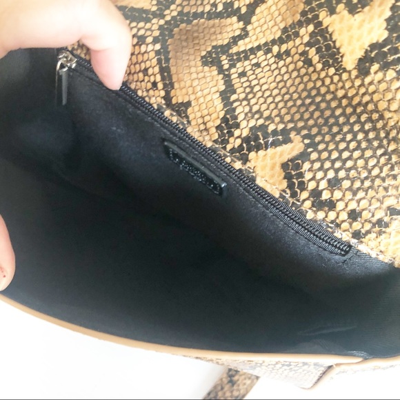 NWOT Urban Outfitters Snakeskin Purse - Picture 9 of 9